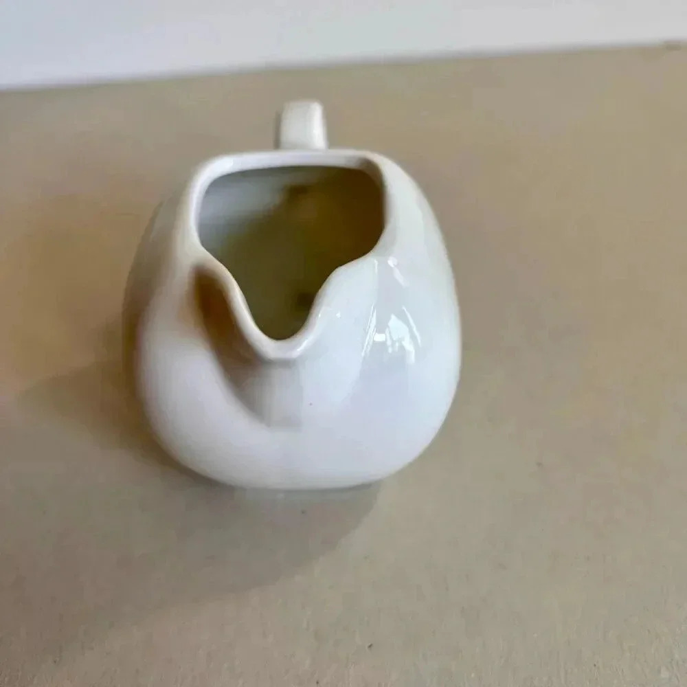 Domain White Glossy Ceramic Gravy Sauce Serving Boat Pourer Dish with Handle‎